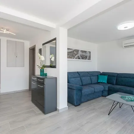 Maris Villa *