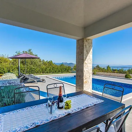 Maris Villa *